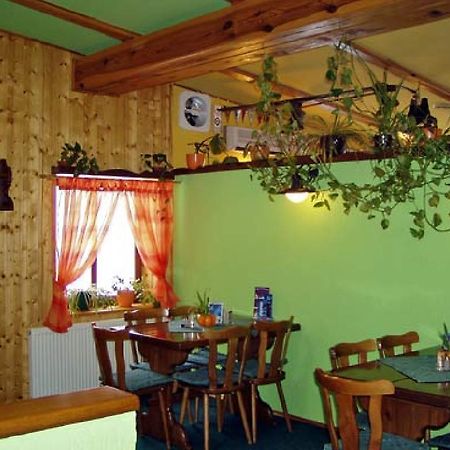 Restaurace A Penzion U Vladaru Mikulasovice Exterior photo