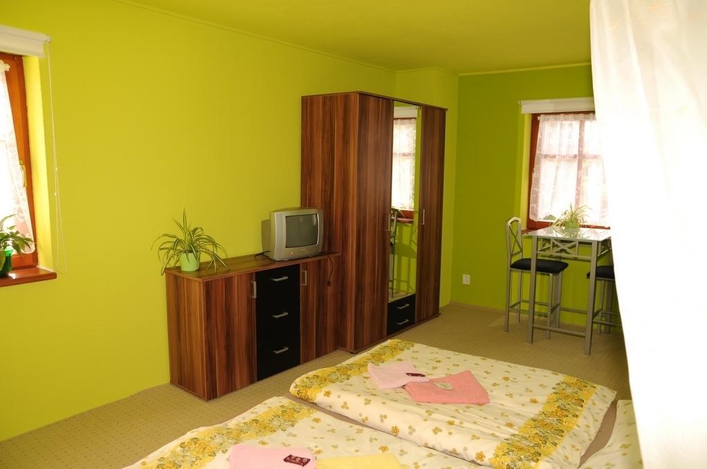 Restaurace A Penzion U Vladaru Mikulasovice Room photo